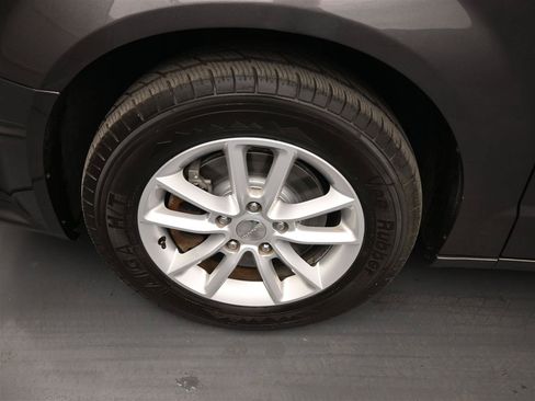 Used 2020 Dodge Grand Caravan SXT FWD image 19
