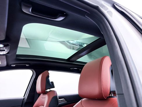 Used 2024 Kia Sportage SX FWD image 3