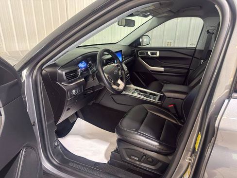 Certified 2022 Ford Explorer XLT w/ Equipment Group 202A AWD/4WD image 2