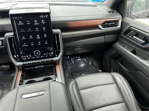 Used 2025 GMC Yukon XL Denali image 19
