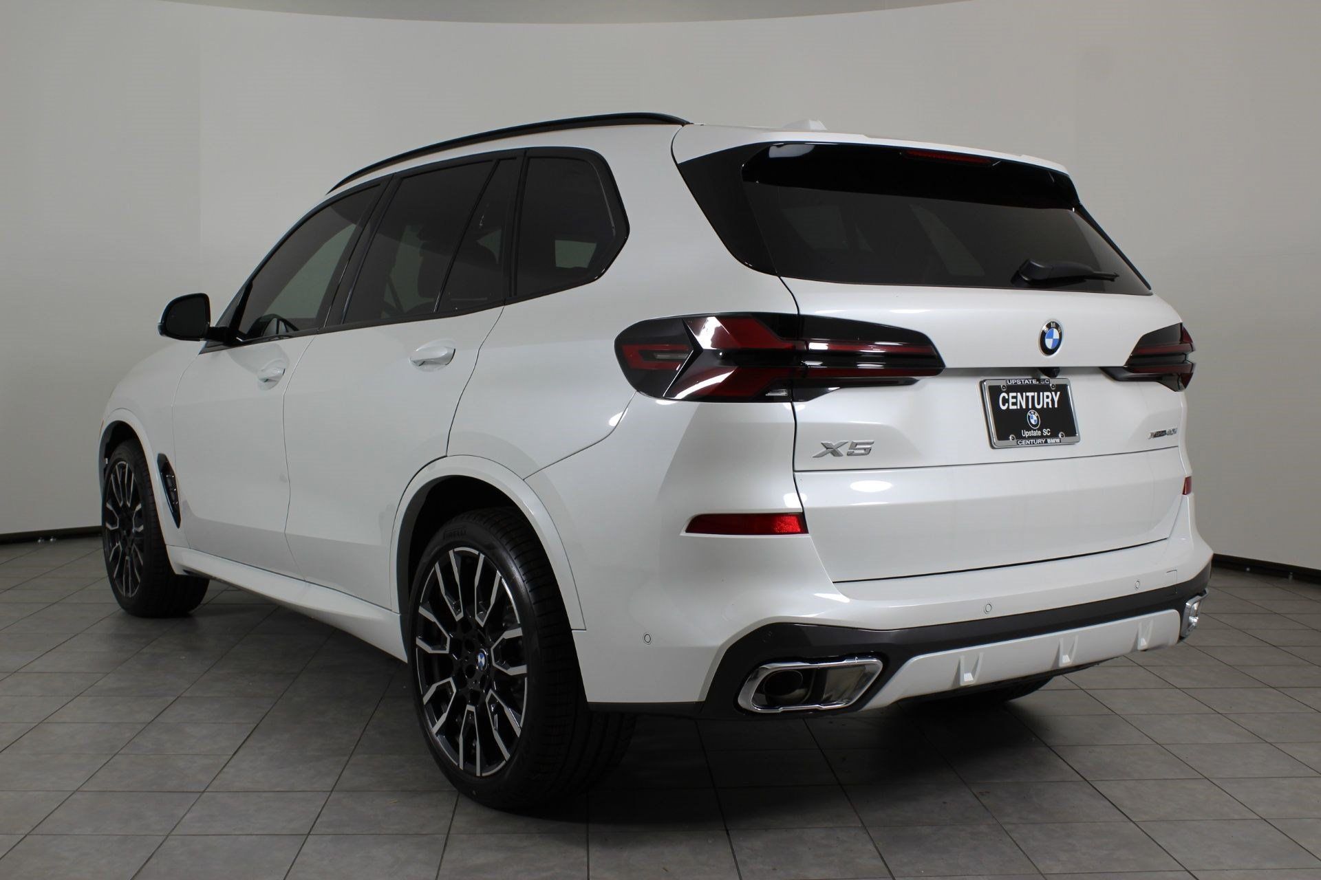 Used 2026 BMW X5 xDrive40i w/ M Sport Package AWD/4WD image 3