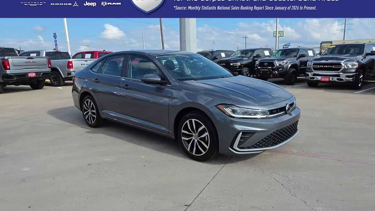 Used 2025 Volkswagen Jetta SE FWD image 2