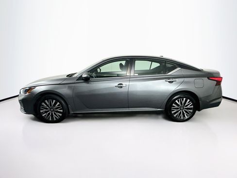 Used 2023 Nissan Altima 2.5 SV AWD/4WD image 4