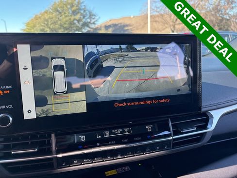 Used 2025 Toyota Sienna Platinum image 23