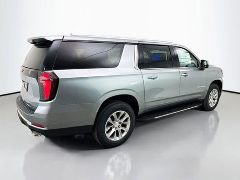 New 2025 Chevrolet Suburban Premier image 9