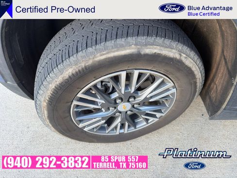 Used 2025 Chevrolet Traverse LT w/ Driver Confidence Package FWD image 3