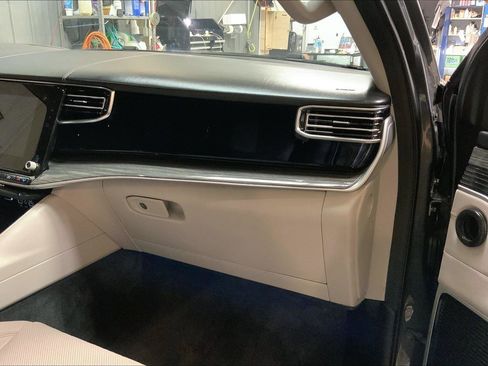 Used 2022 Jeep Wagoneer Series III w/ Premium Group I image 16