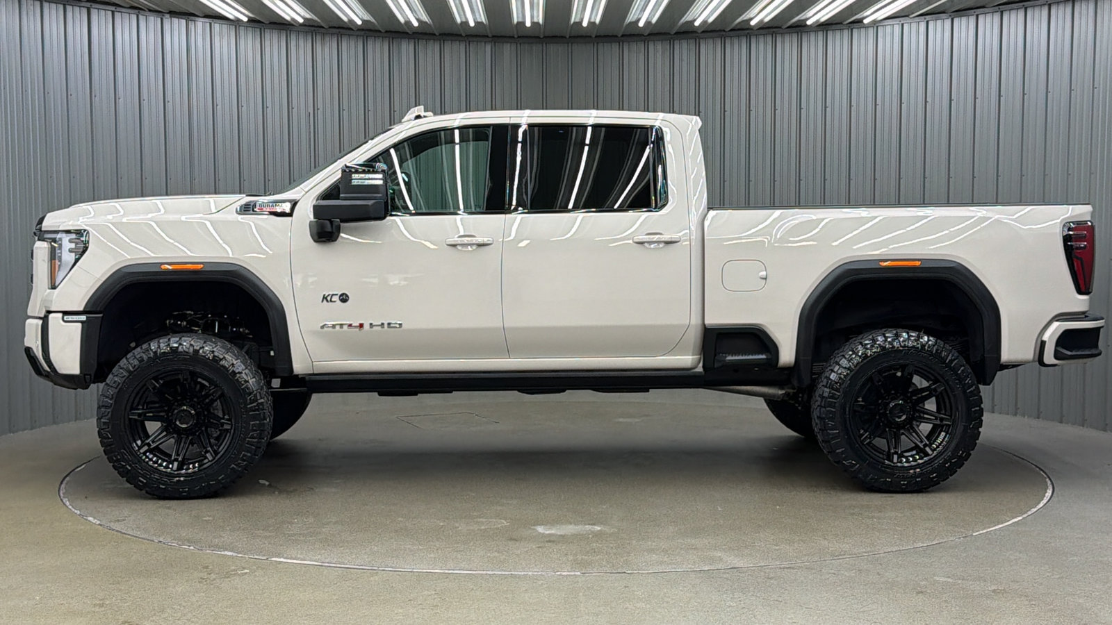 Used 2026 GMC Sierra 2500 AT4 w/ AT4 Premium Plus Package AWD/4WD image 2