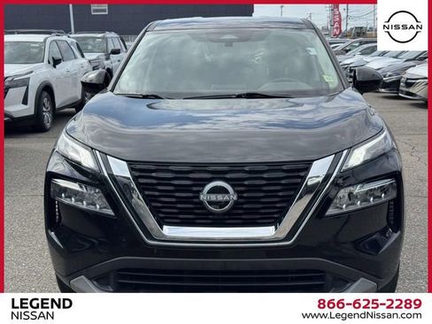 Used 2023 Nissan Rogue SV image 2