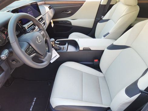 New 2025 Lexus ES 350 w/ Premium Package image 8