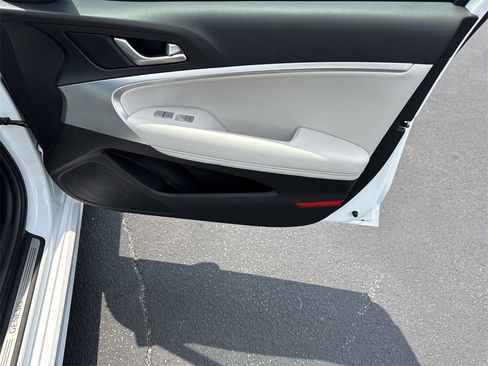 New 2025 Genesis G70 2.5T image 14
