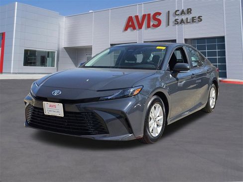 Used 2025 Toyota Camry LE image 1
