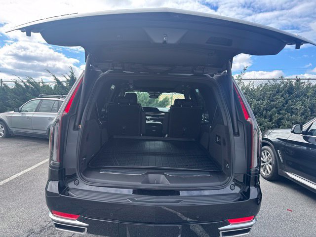 Used 2023 Cadillac Escalade Premium Luxury AWD/4WD image 12