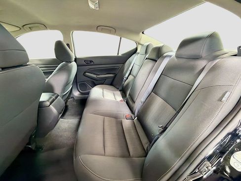 Used 2024 Nissan Altima 2.5 SV FWD image 23