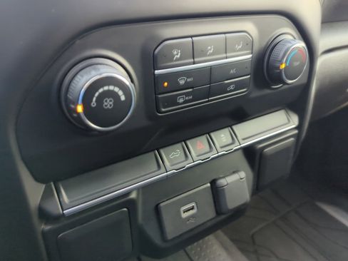 Used 2020 Chevrolet Silverado 1500 Custom w/ Custom Value Package image 20