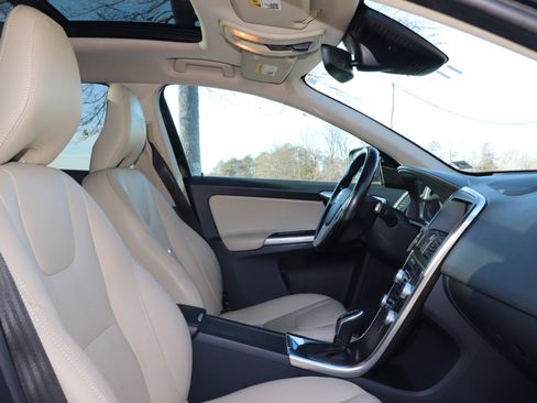 Used 2016 Volvo XC60 T6 Platinum w/ Climate Package image 38