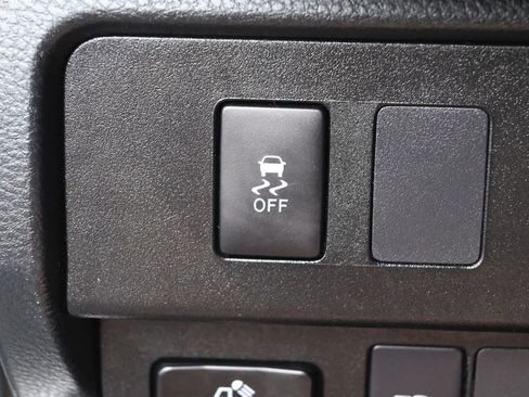 Certified 2022 Toyota Tacoma SR5 AWD/4WD image 14