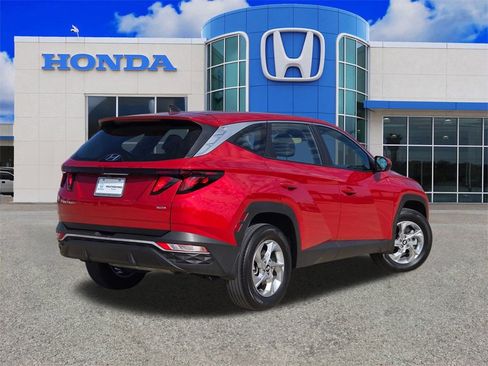 Used 2023 Hyundai Tucson SE image 3