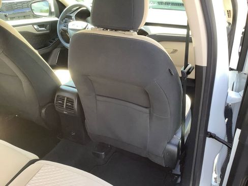 Used 2020 Ford Escape SE image 17