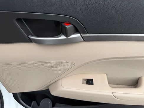 Used 2017 Hyundai Elantra Value Edition FWD image 31