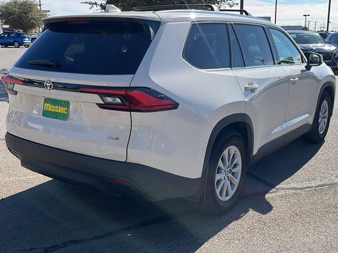 Used 2024 Toyota Grand Highlander XLE image 8