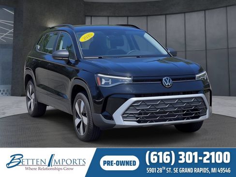 Used 2025 Volkswagen Taos S AWD/4WD image 1