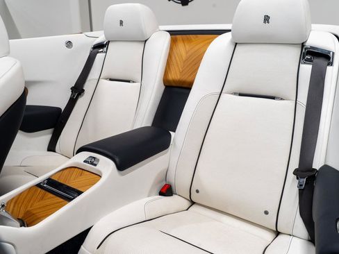Used 2016 Rolls-Royce Dawn image 5