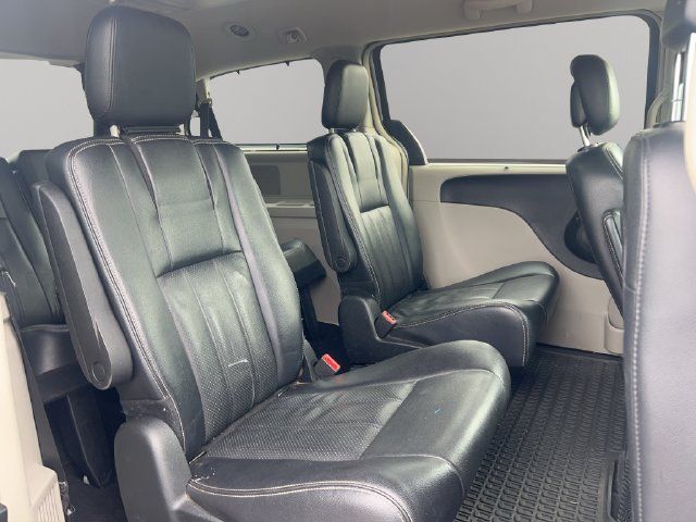 Used 2015 Chrysler Town & Country Touring-L w/ Driver Convenience Group FWD image 25