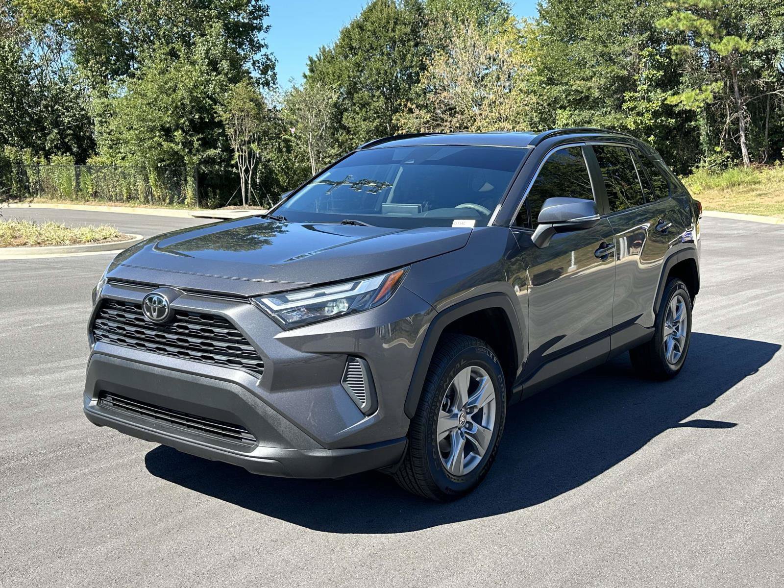 Used 2022 Toyota RAV4 XLE FWD image 3