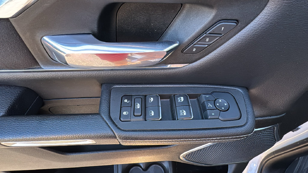 Used 2025 RAM 1500 Laramie AWD/4WD image 13