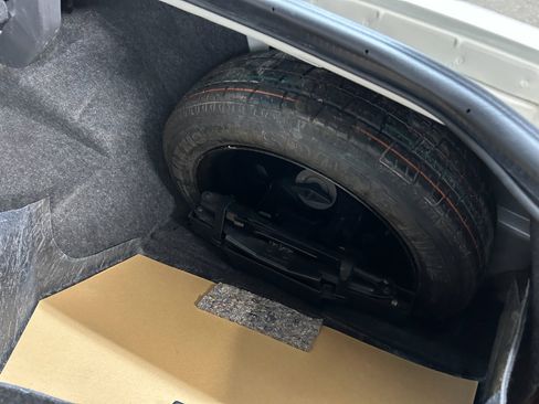 Used 2004 Lincoln Town Car Ultimate image 35