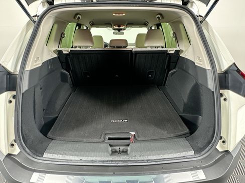 Used 2023 Nissan Rogue SV image 27