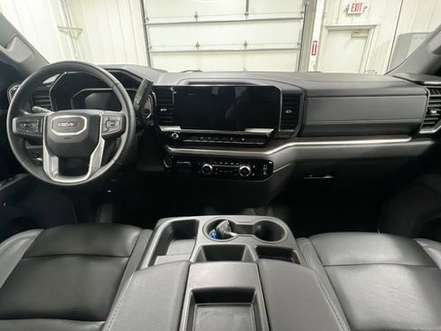 Used 2025 GMC Sierra 1500 SLT AWD/4WD image 10