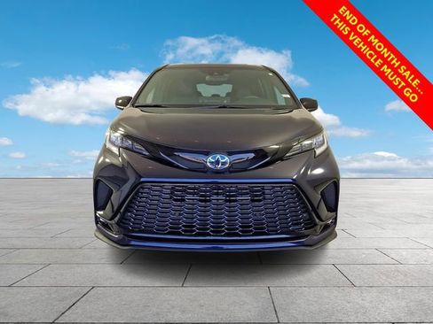 Certified 2025 Toyota Sienna XSE FWD image 3