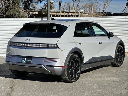 Used 2023 Hyundai Ioniq 5 Limited image 10