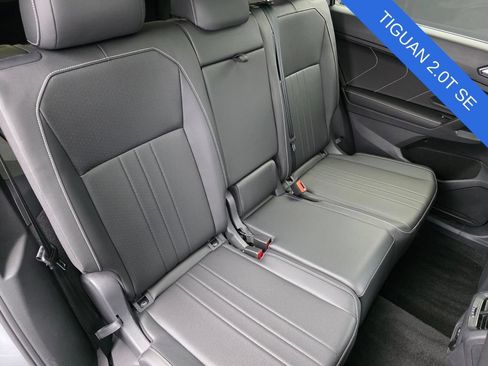 Used 2023 Volkswagen Tiguan SE w/ Panoramic Sunroof Package FWD image 26