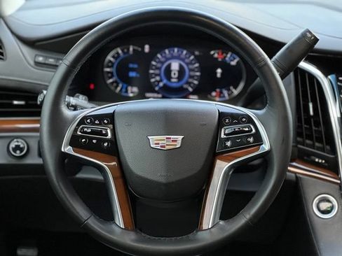 Used 2018 Cadillac Escalade ESV Luxury RWD image 35