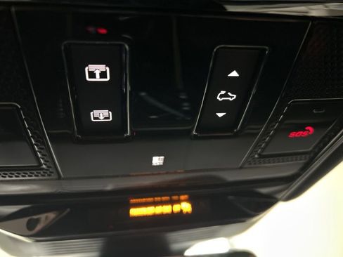 Used 2024 Land Rover Range Rover Sport SE image 9