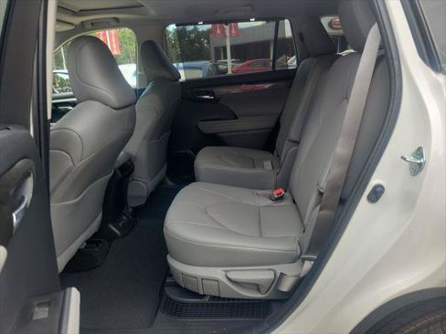 Certified 2026 Toyota Highlander Limited AWD/4WD image 34