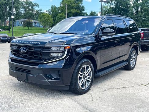 Used 2025 Ford Expedition Active AWD/4WD image 1