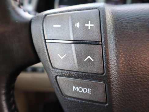 Used 2011 Lexus LX 570 4WD w/ Luxury Pkg image 30