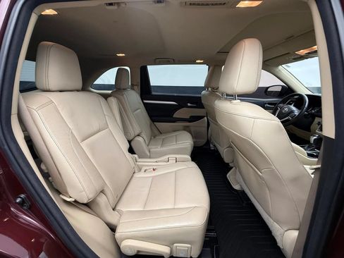 Used 2015 Toyota Highlander XLE AWD/4WD image 19