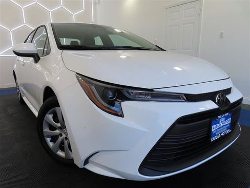 Used 2026 Toyota Corolla LE FWD image 3