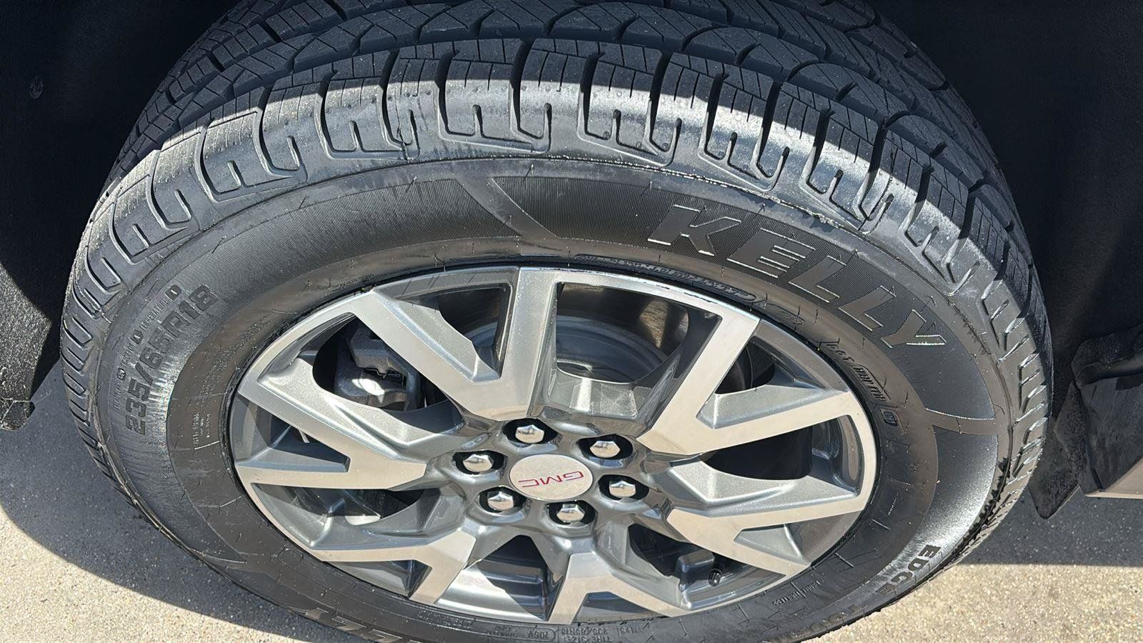 Certified 2023 GMC Acadia SLE w/ Driver Convenience Package FWD image 10