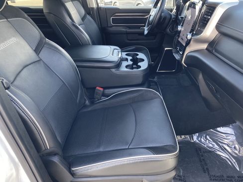 Used 2024 RAM 2500 Laramie AWD/4WD image 9