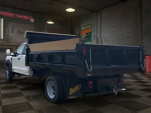 Used 2024 Ford F550 4x4 SuperCab Super Duty image 4