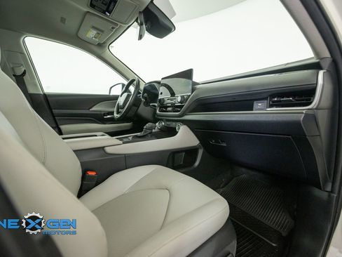 Used 2024 Toyota Grand Highlander AWD image 41