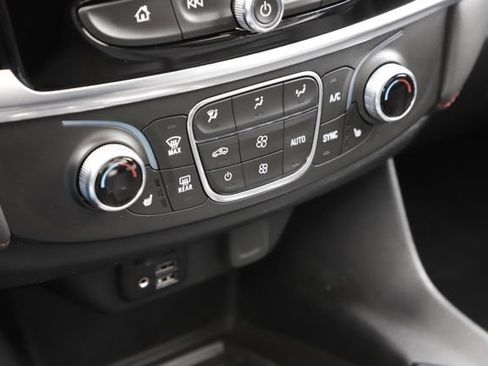 Used 2023 Chevrolet Traverse RS AWD/4WD image 28