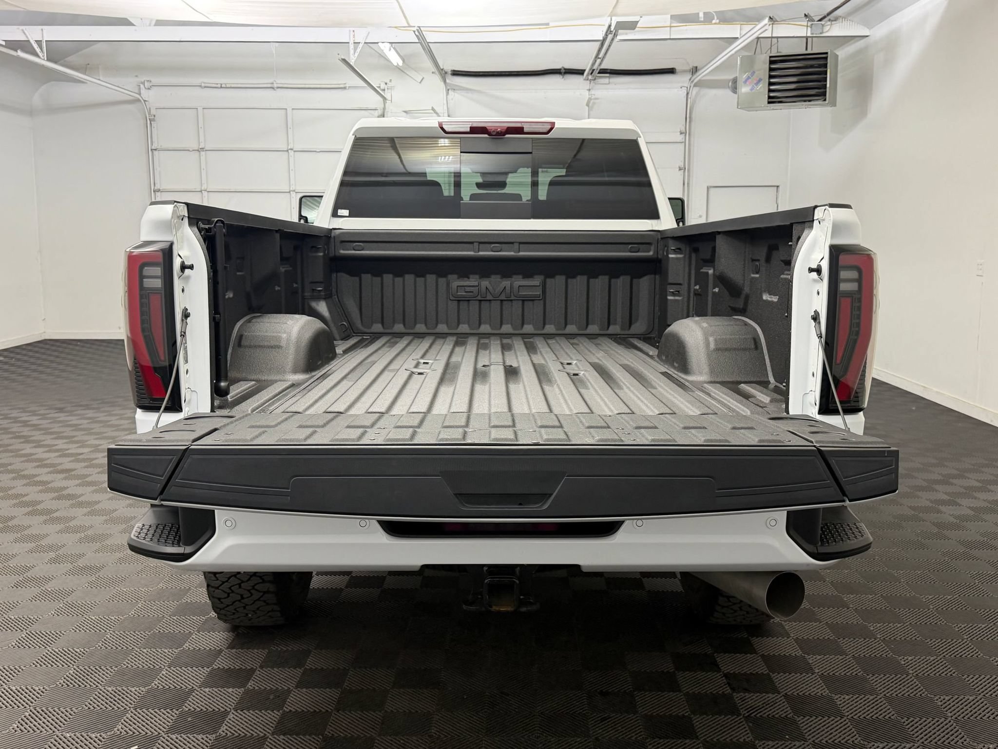 Used 2025 GMC Sierra 3500 AT4 w/ AT4 Premium Plus Package AWD/4WD image 23