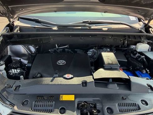 Used 2019 Toyota Highlander XLE AWD/4WD image 21